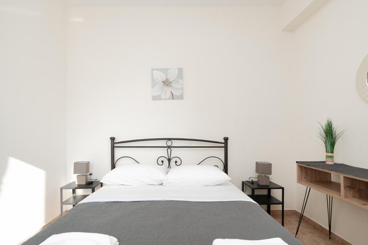 Mtc-Sfs Apartment By The Sea And Airport Pórto Ráfti Esterno foto