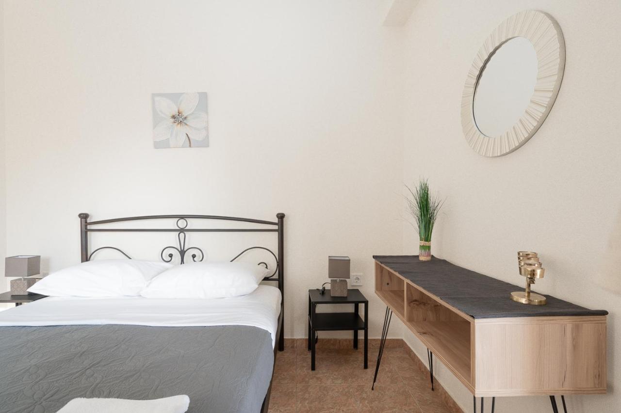 Mtc-Sfs Apartment By The Sea And Airport Pórto Ráfti Esterno foto